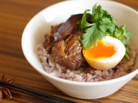 三十雑穀ごはんで　とろとろ豚バラ軟骨丼